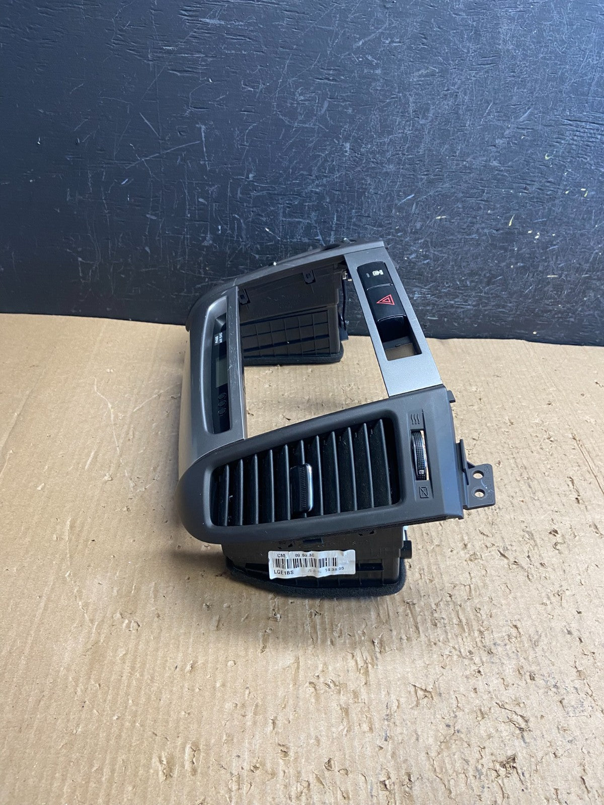 2007 to 2009 Hyundai Santa Fe Center Dashboard Radio Bezel Trim AF1551 DG1