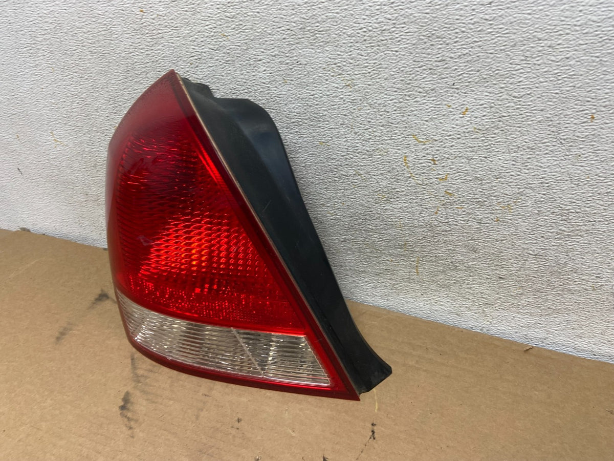 2001-2003 Sedan Hyundai Elantra Left Driver Lh Side Tail Light AH4468 DW2