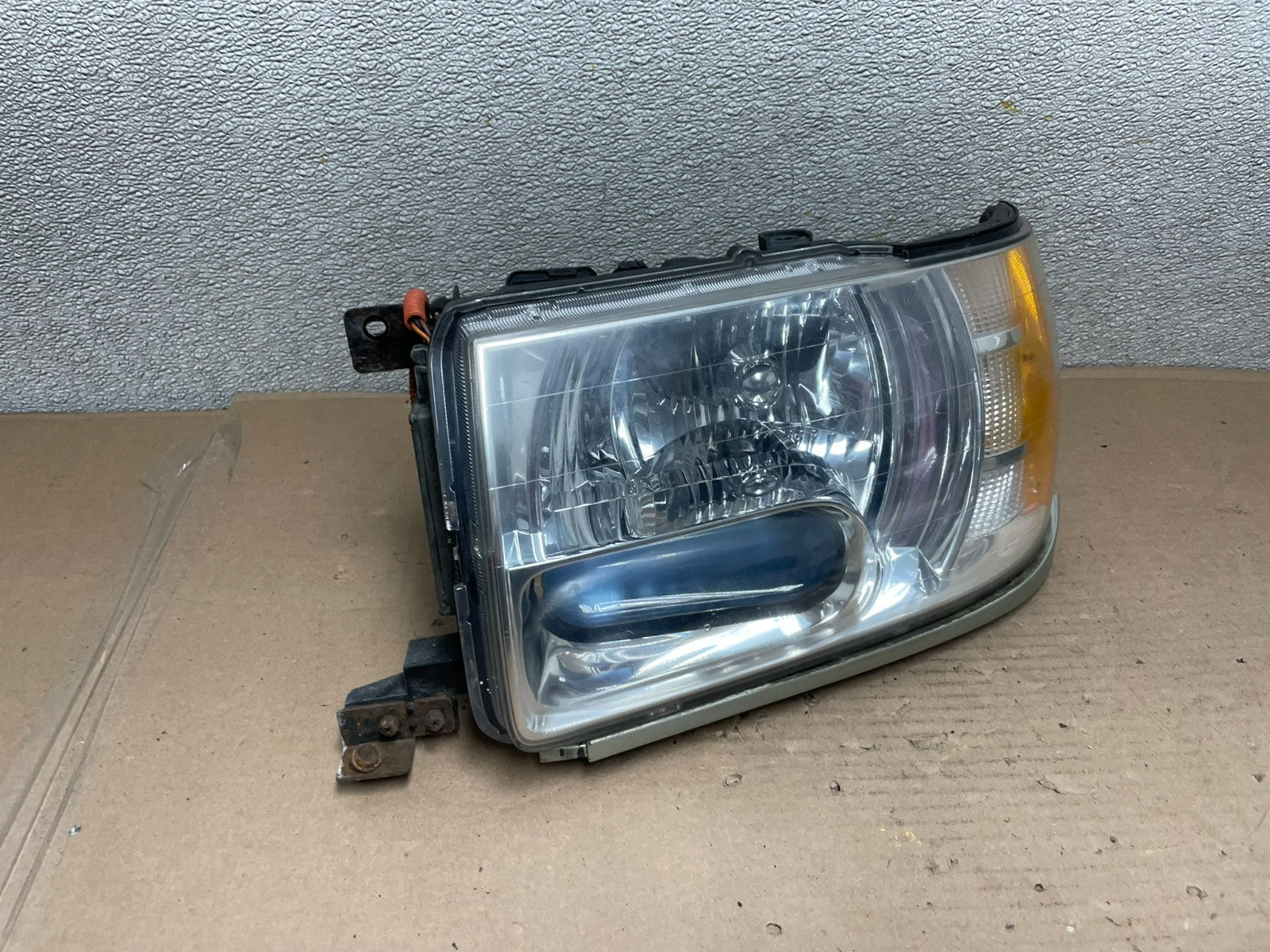 2001 to 2003 Infiniti QX4 Xenon HID Driver Left LH Side Headlight OEM AB0004 DW2