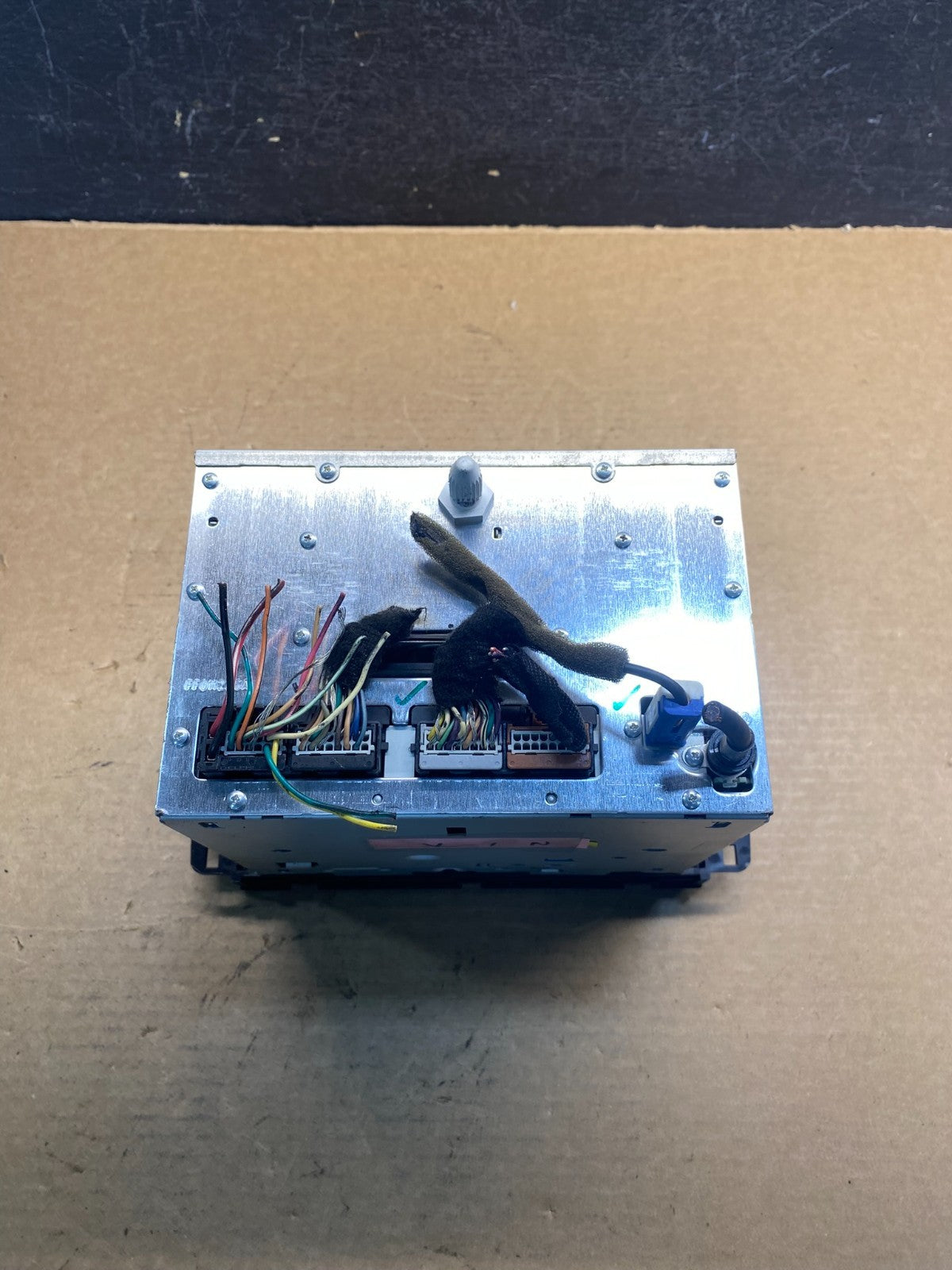 2007 to 2014 Chevrolet GMC Cadillac Radio Navigation Screen Display AD9899 DG5