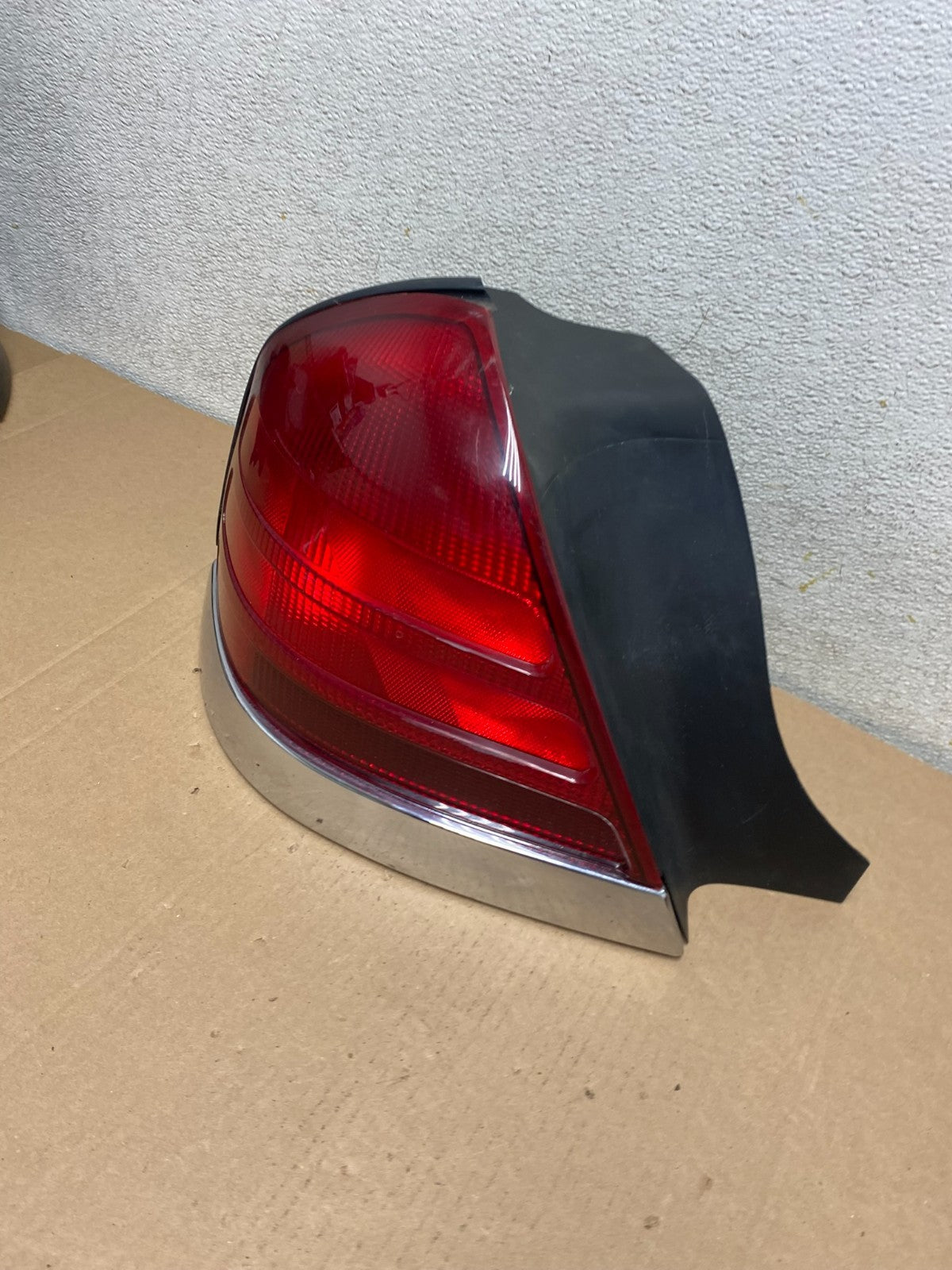 1998-2003 Ford Crown Victoria Left Driver Lh Side Tail Light Oem P9094 DW1
