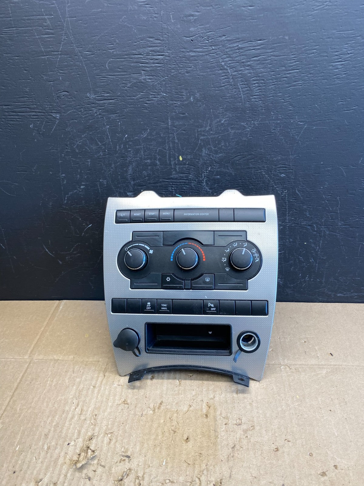 2005 2006 2007 Jeep Commander Grand Cherokee A/C Climate Control Bezel ac4569 DG0