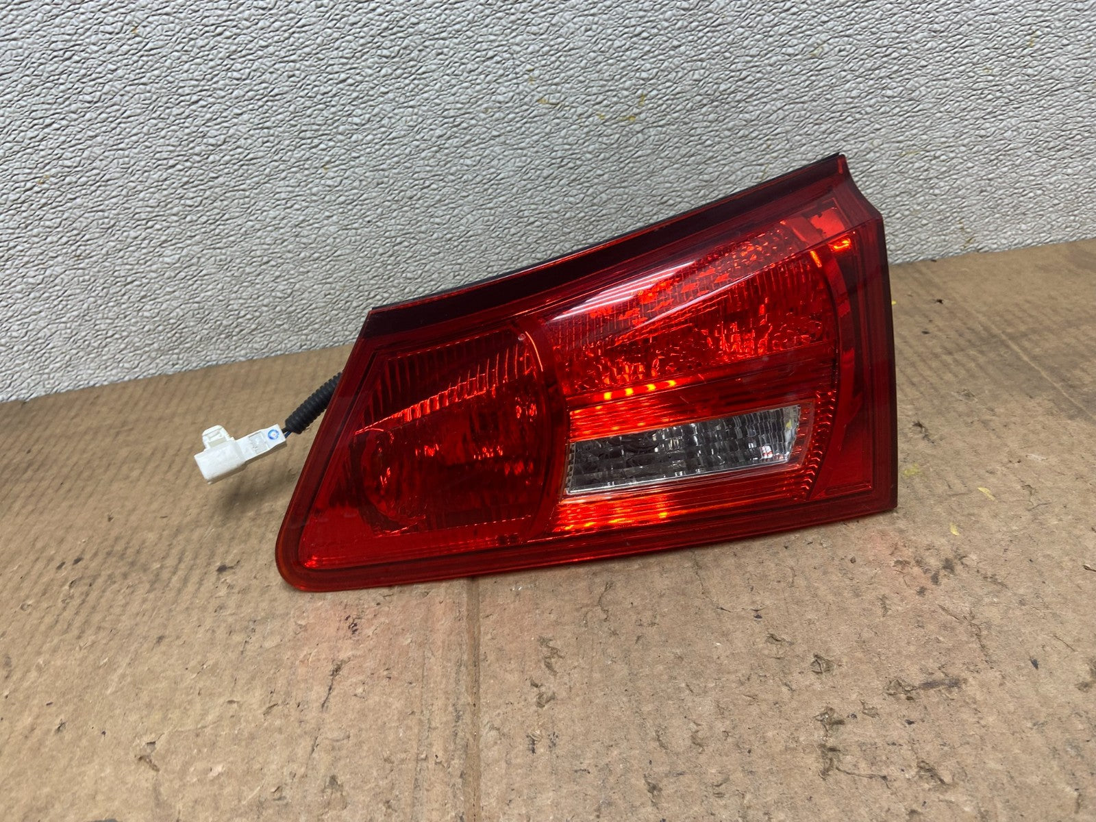2006 - 2008 Lexus Is250 Is350 Right Passenger RH Inner Tail Light Oem AA6679 DW0