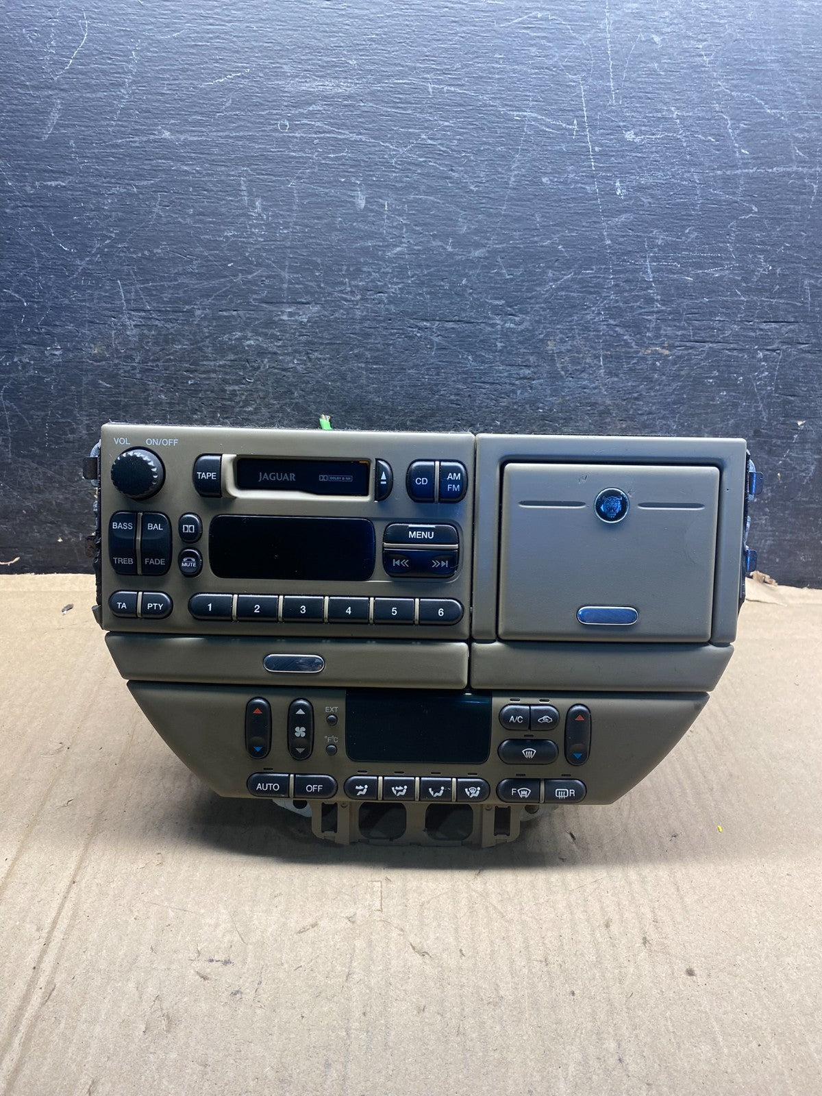 2000 - 2003 Jaguar S-Type Radio Stereo CD Player AM FM Climate Control aj0535 DG0