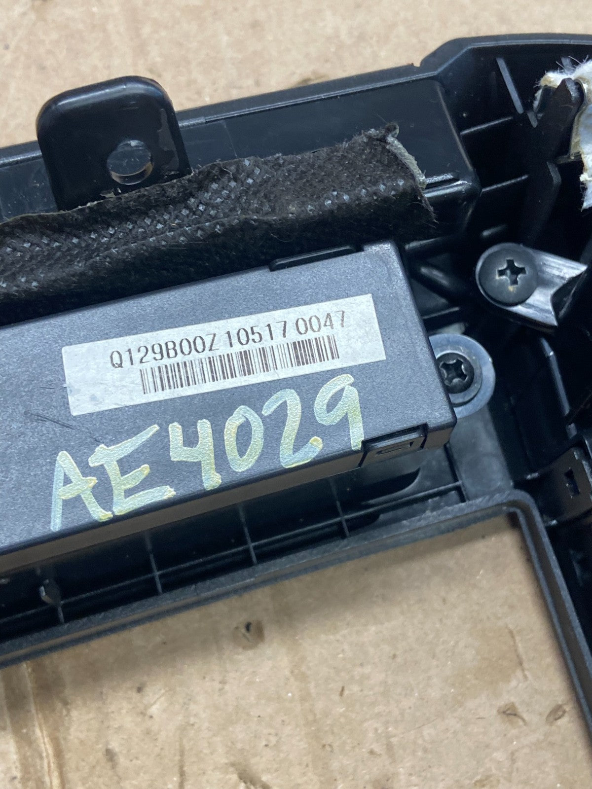 2007 to 2009 Hyundai Santa Fe Center Dashboard Radio Bezel Trim AE4029 DG7