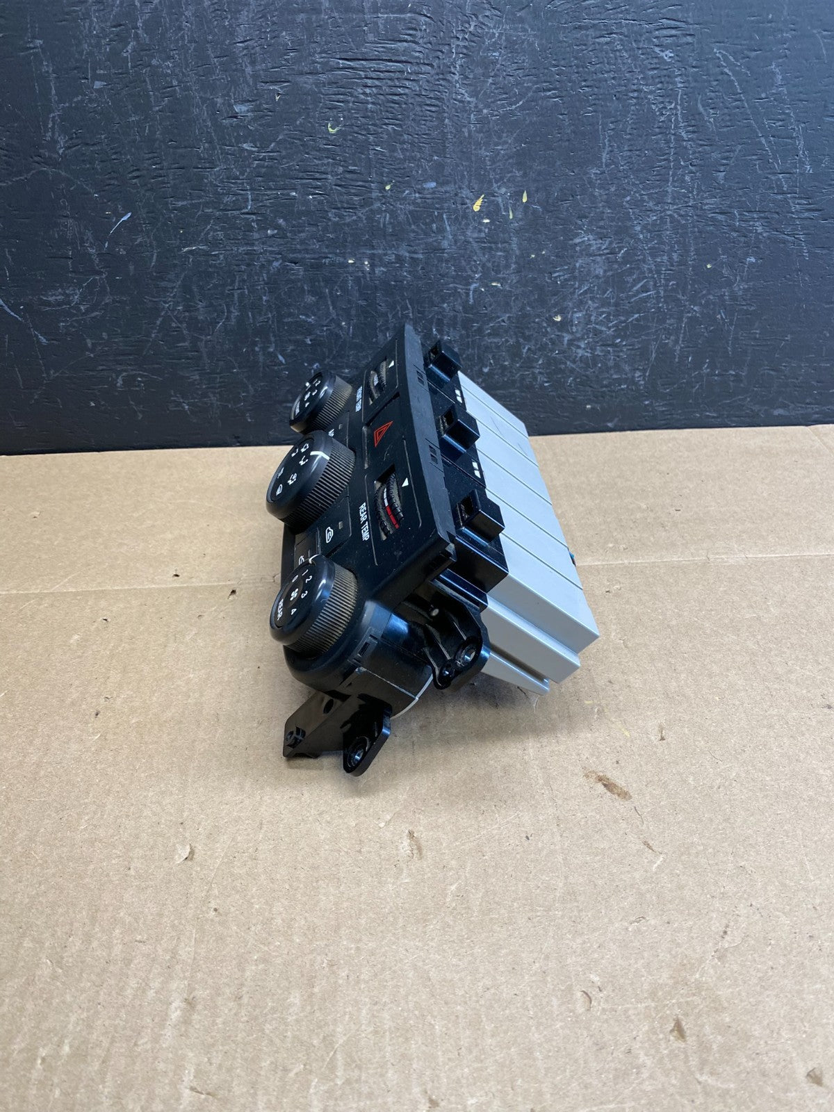2006 - 2012 Kia Sedona AC Temperature Climate Control Switch AC62432
