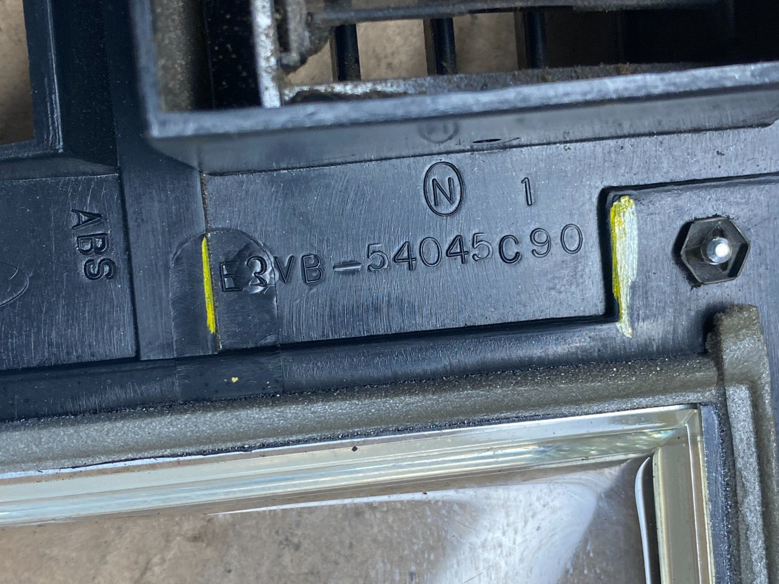 1981-1899 Lincoln Continental Mark VI Speedometer Dash Bezel Air Vent q2359 DG4