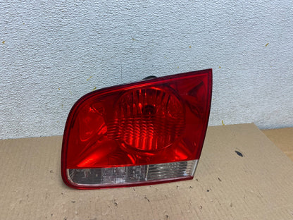 2004-2007 Volkswagen Touareg Right Passenger Rh Side Inner Tail Light M87750