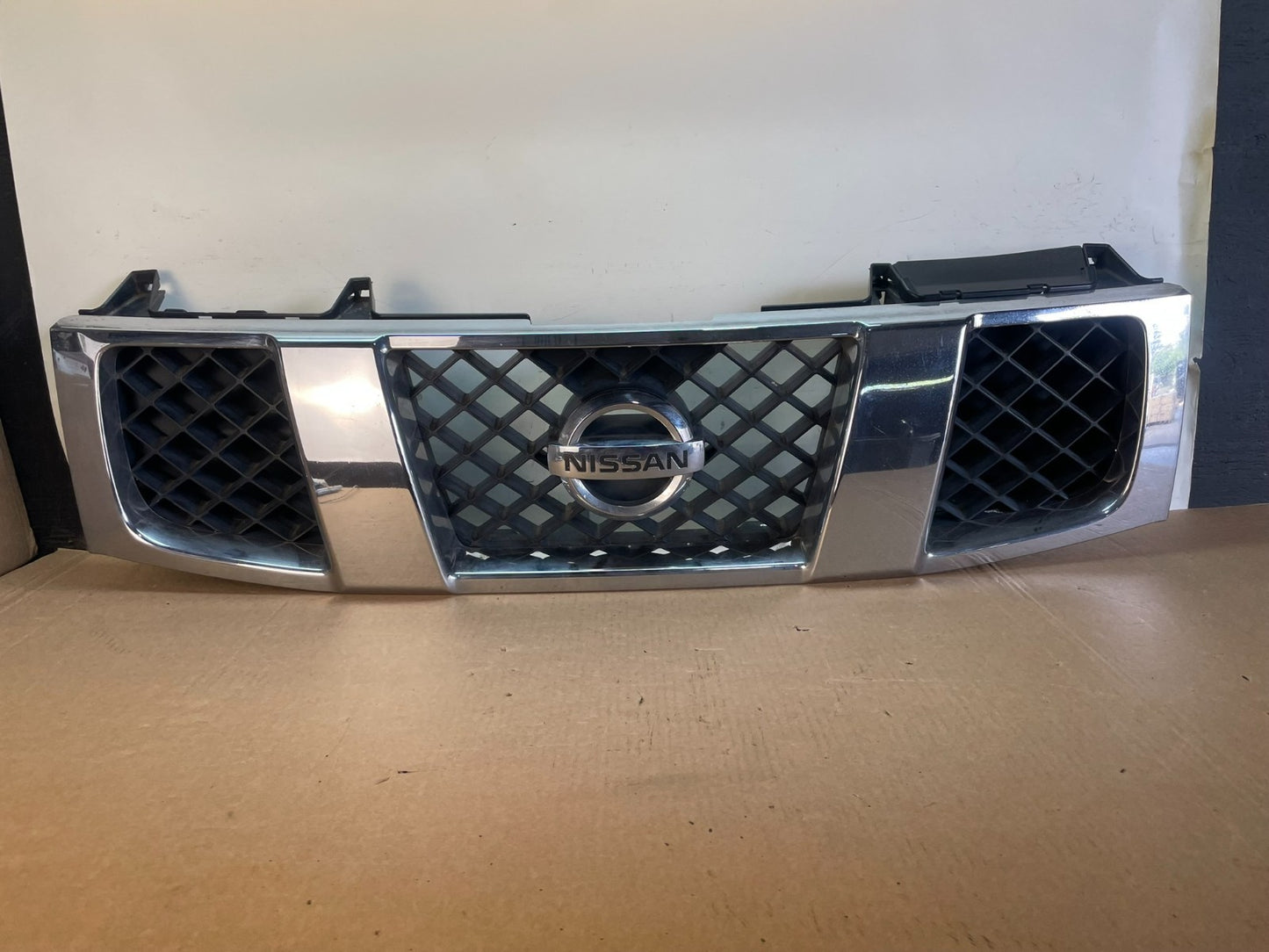 2004 to 2007 Nissan Titan Armada Front Upper Grill Grille AG2943 DG0