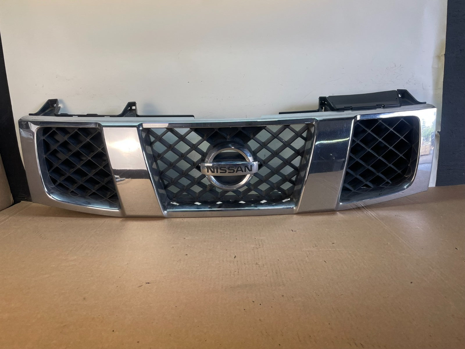 2004 to 2007 Nissan Titan Armada Front Upper Grill Grille AG2943 DG0