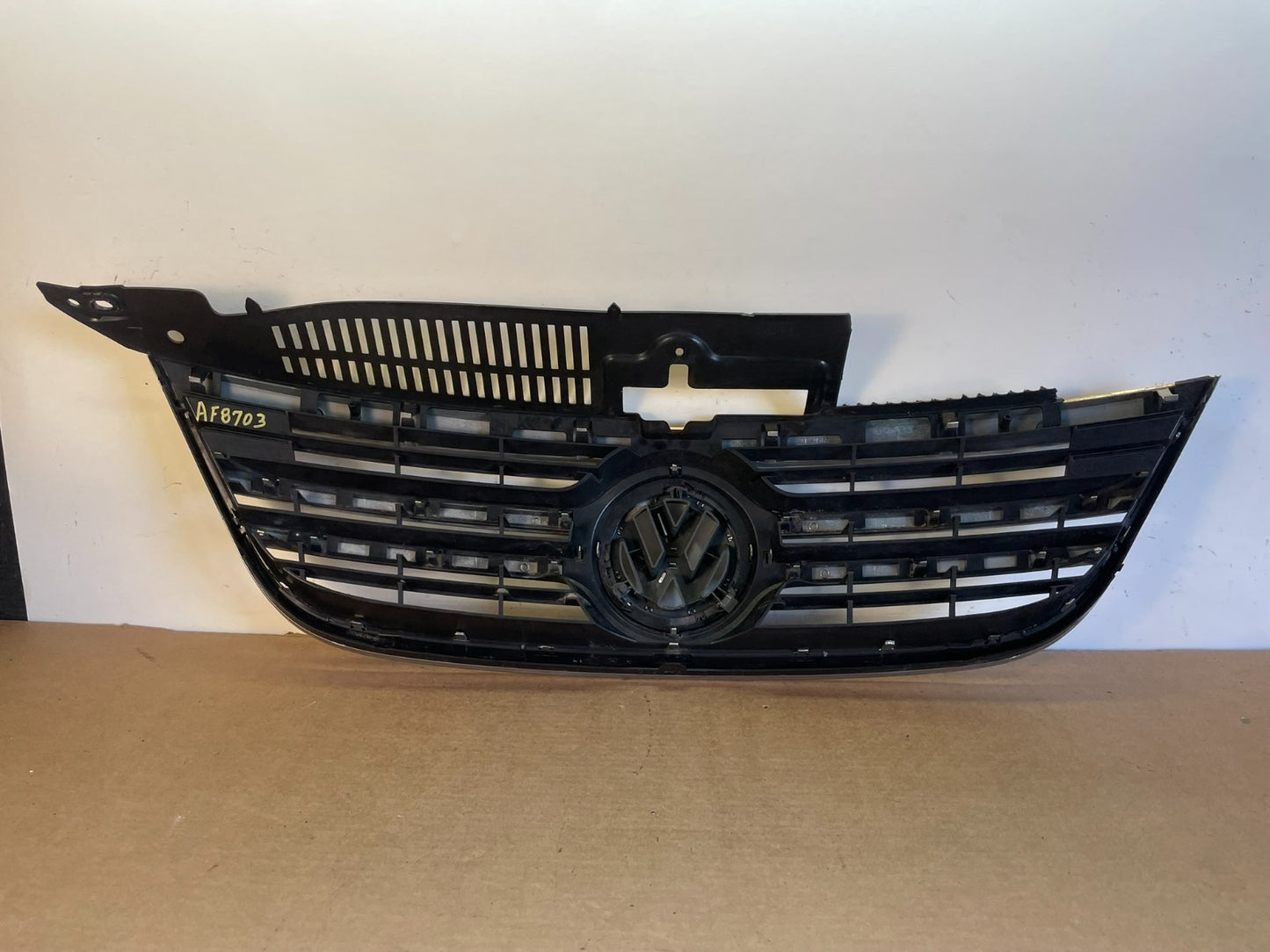 2009 to 2011 Volkswagen Tiguan Front Upper Grill Grille Aftermarket AF8703 DG4