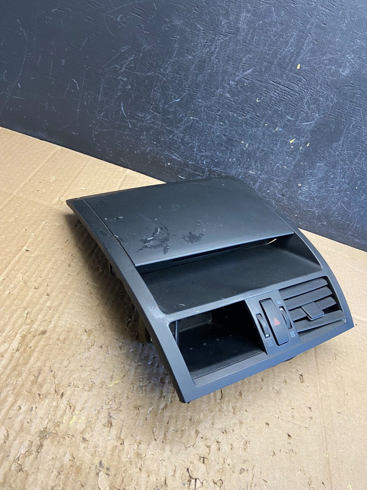2009 to 2012 Mazda 6 Center Console Dash Dual Air Vent AD1982 DG3