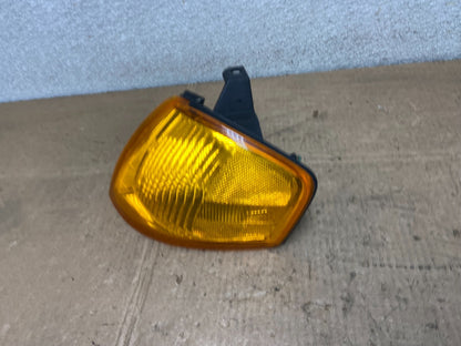 1999 to 2000 Mazda Protege Front Left Driver LH Turn Signal Oem Y6027 DW1