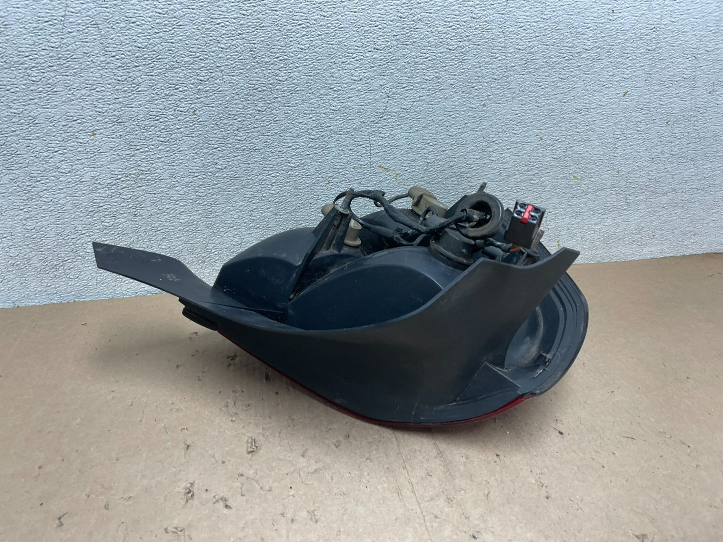 1998-2003 Ford Crown Victoria Right Passenger Rh Side Tail Light Oem Q46737