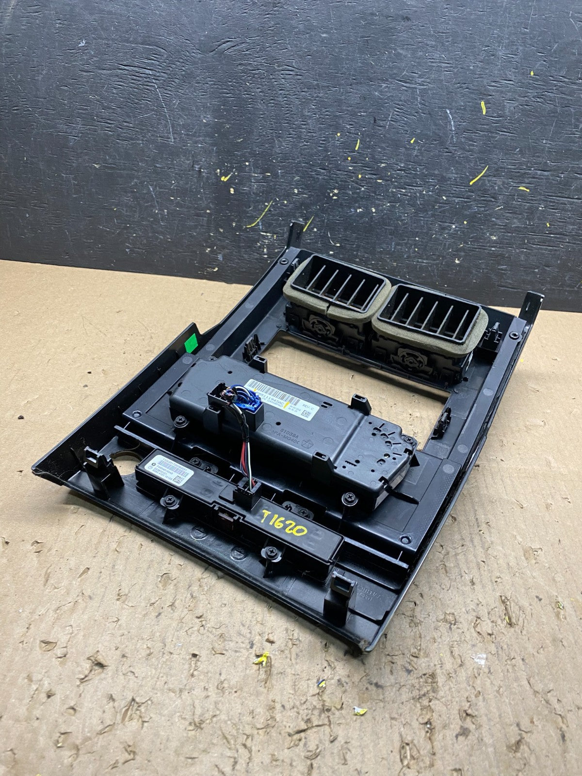 2008 to 2012 Jeep Liberty Dash Climate Temperature Control Radio Bezel T1620 DG3