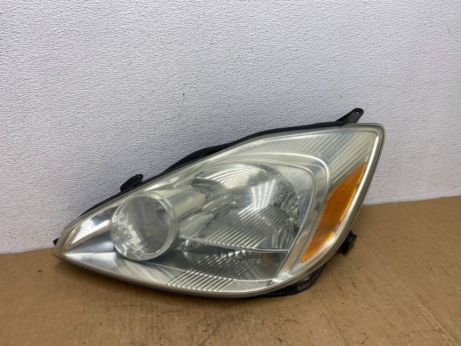 2004-2005 Toyota Sienna Left Driver LH Side Halogen Headlight AD1325 DW0