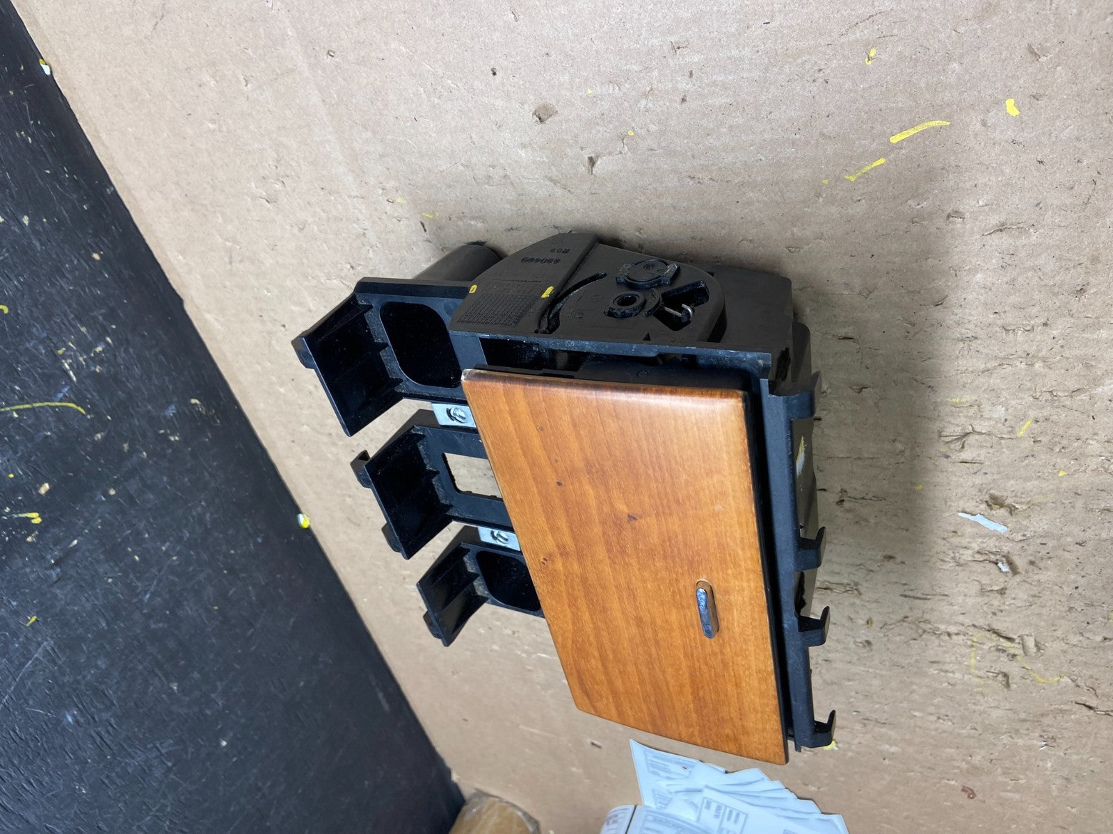 2009 - 2011 Jaguar XF Center Console Front Cup Holder Storage Box t6314 DG3