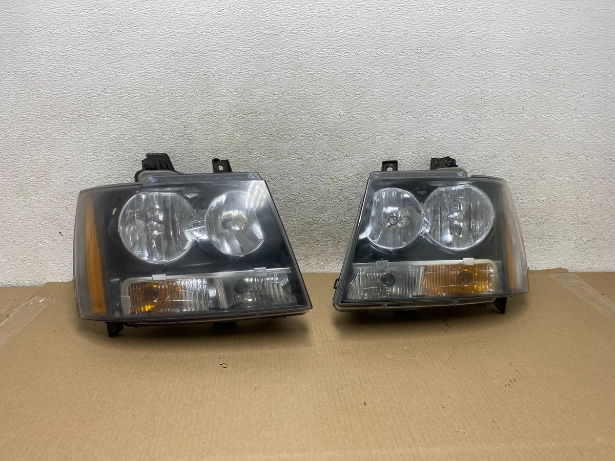 2007 to 2013 Chevrolet Suburban Tahoe Left+Right Set Headlights AH4355 DW0