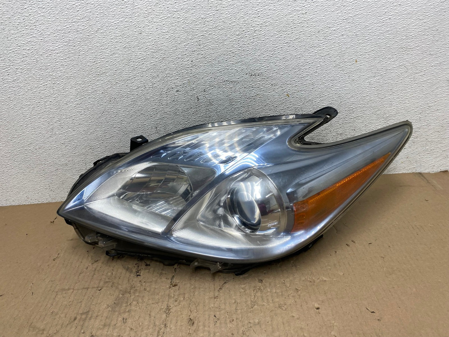 2010 - 2011 Toyota Prius Left Driver LH Halogen Headlight AE8872 LK0