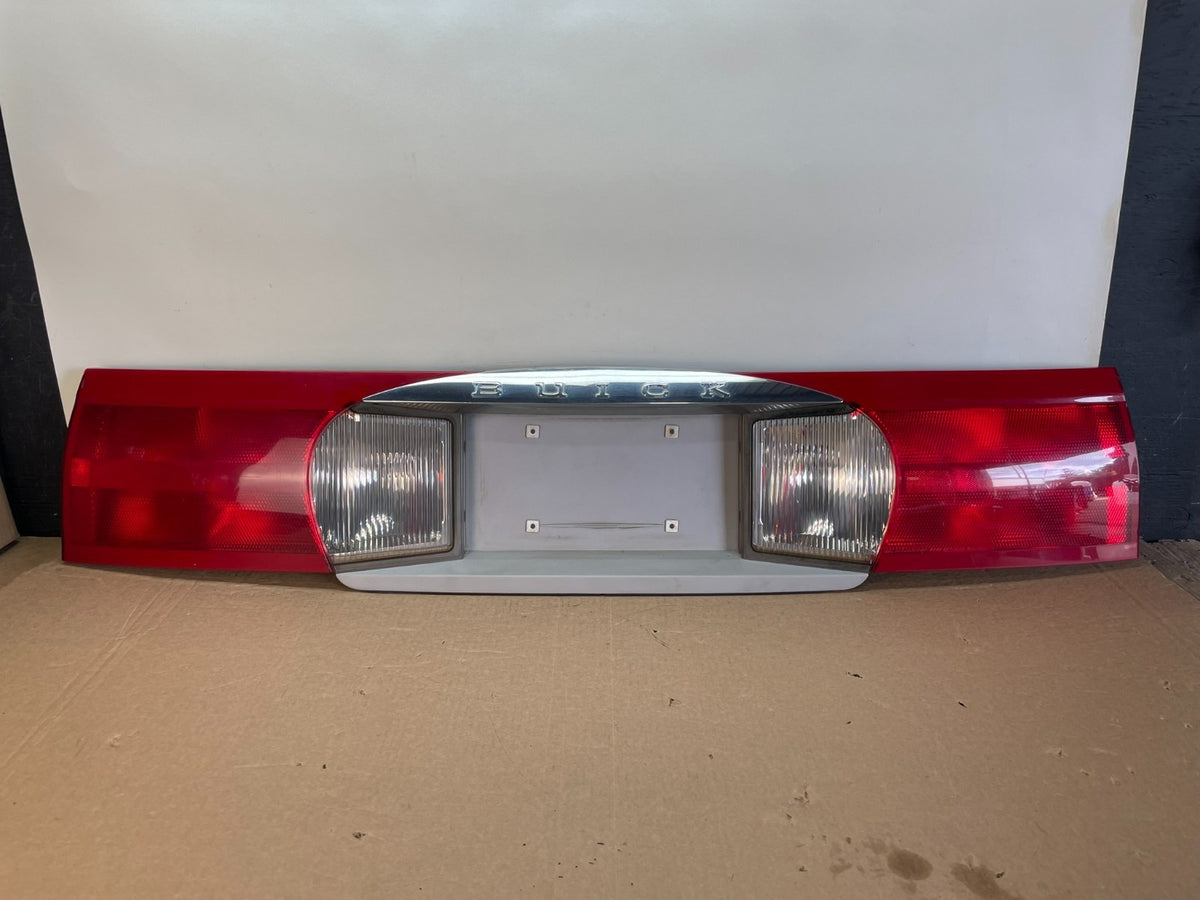 2002-2007 Buick Rendezvous Rear License Plate Center Tail Light Panel AG9822 DG0