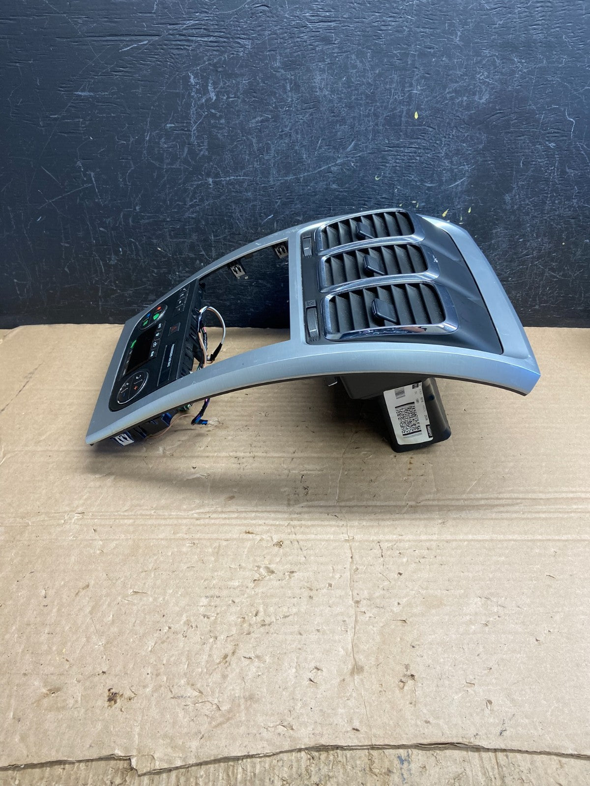 2007 - 2012 GMC Acadia A/C Heater Climate Control Radio Panel Bezel OE AF2067 DW2