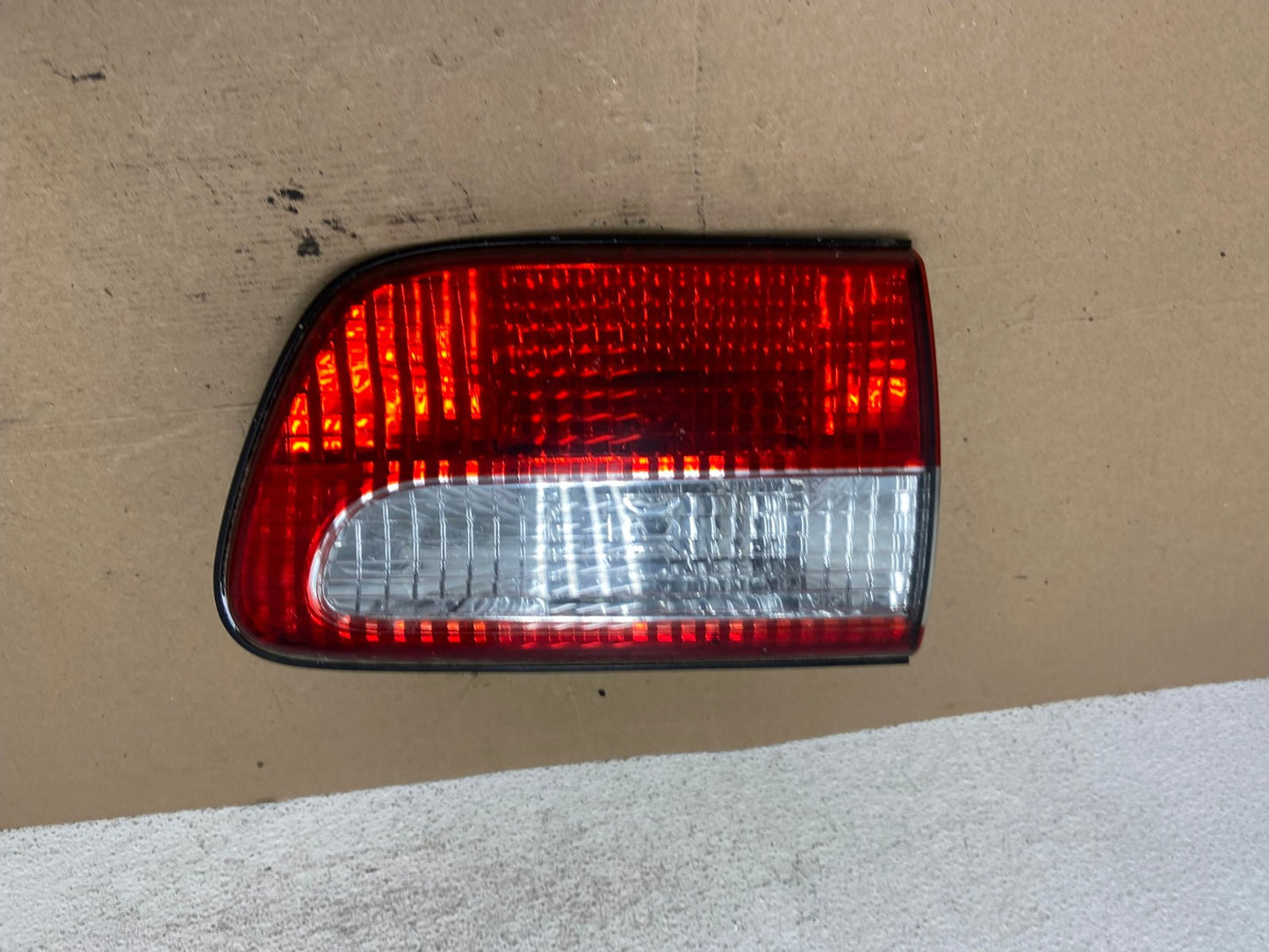 2001 - 2003 Toyota Sienna Right Passenger Rh Side Inner Tail Light AF4434 LK0