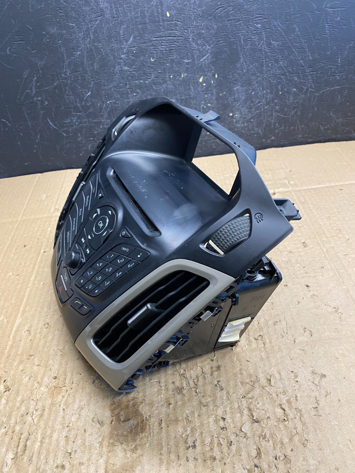 2012 to 2014 Ford Focus Radio Control Panel Trim w/ Bezel ad1874 DG3