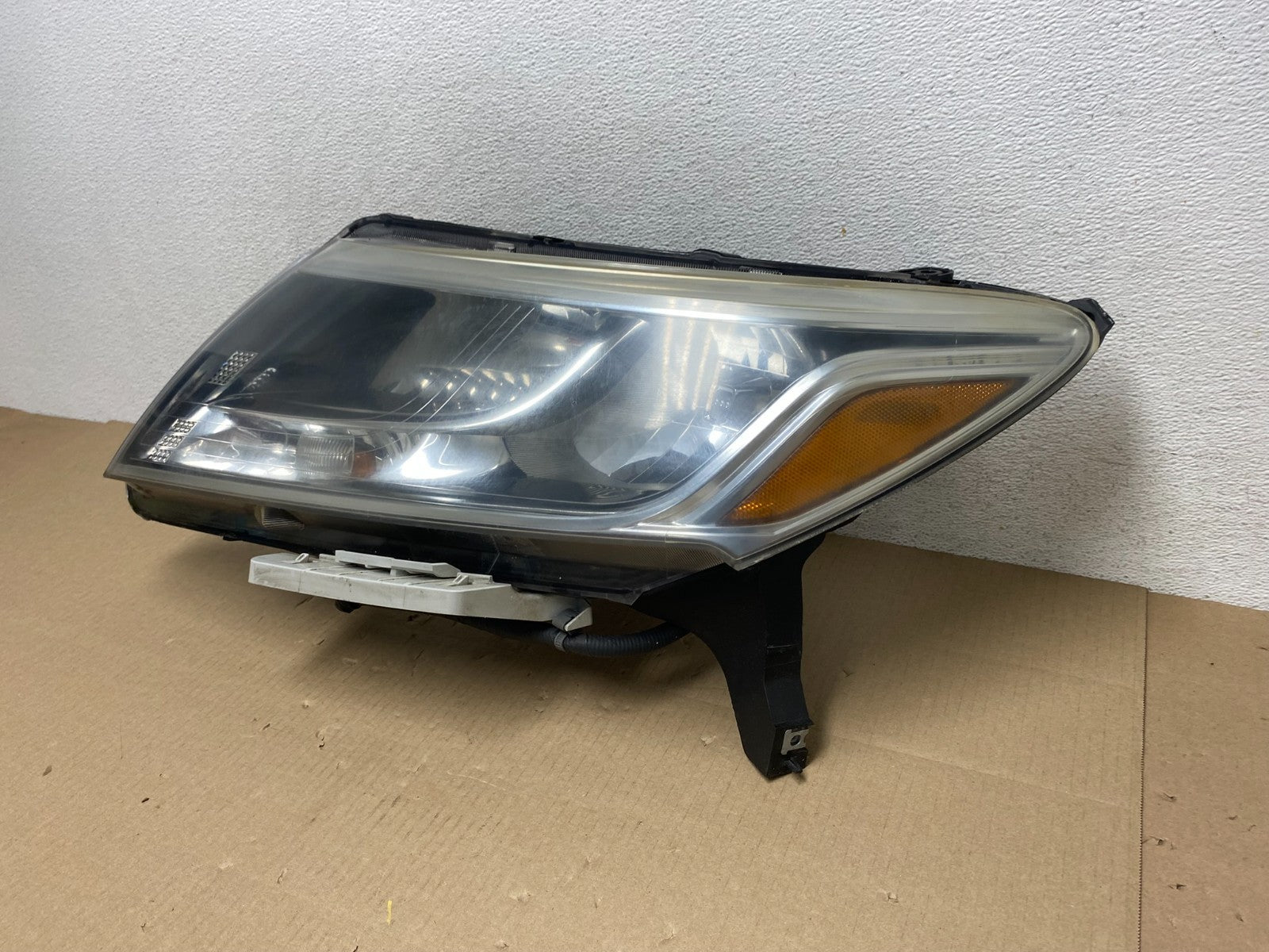 2013 - 2016 Nissan Pathfinder Left Driver LH Side Headlight Halogen AG58391