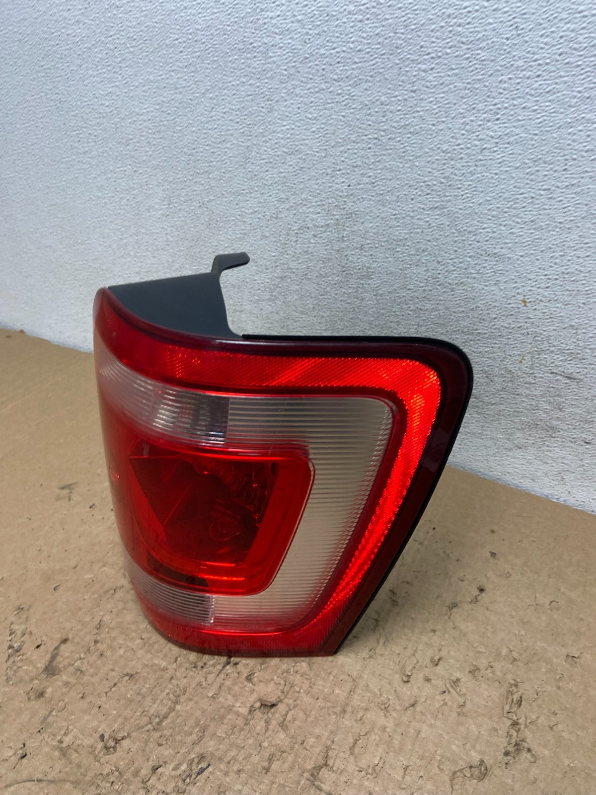 2008 to 2012 Ford Escape Right Passenger RH Side Tail Light AF8430 DW1