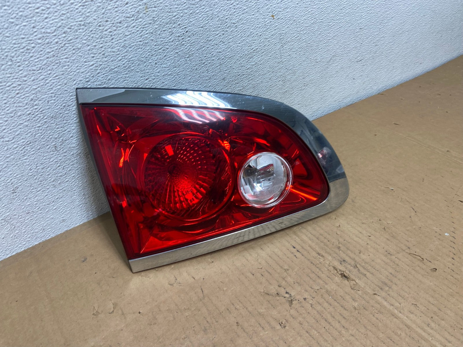 2008 - 2012 Buick Enclave Left Driver Lh Inner Tail Light AD0914 LK2