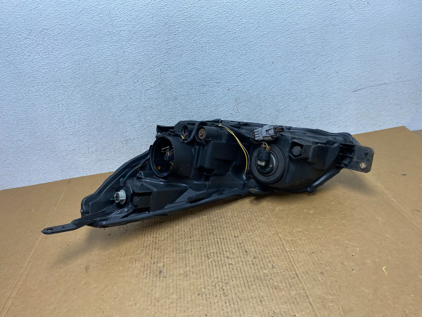 2010-2012 Subaru Legacy Outback Right Passenger Headlight AE0374 DW4