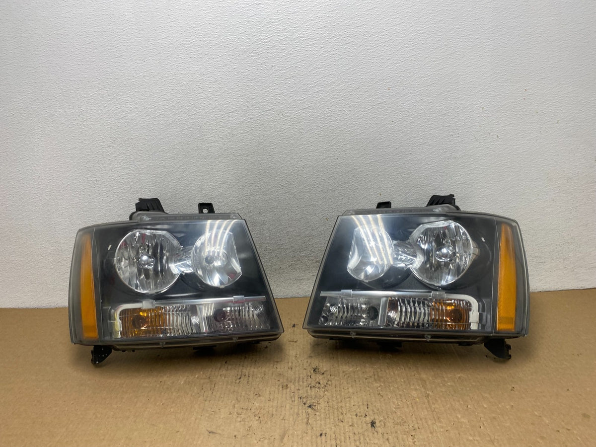 2007 to 2013 Chevrolet Suburban Tahoe Left+Right Set Headlights AG3251 DW0