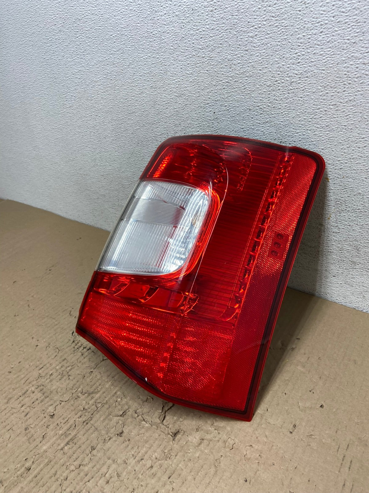 2011-2016 Chrysler Town and Country Right Passenger RH Tail Light AF2891 LK1