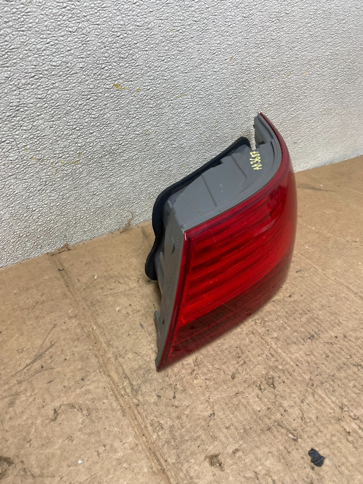 2009 to 2010 Hyundai Sonata Right Passenger Side Tail Light AA36872
