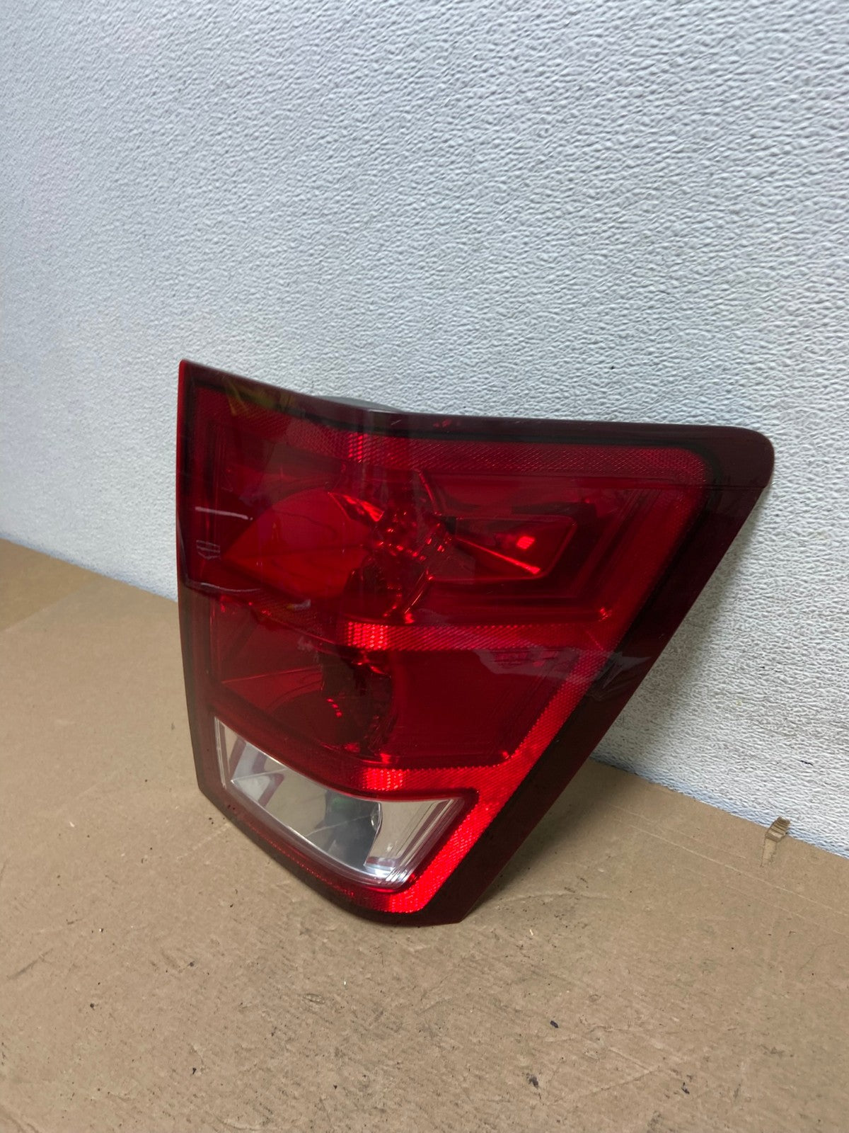 2005 - 2006 Jeep Grand Cherokee Right Passenger Rh Side Tail Light AF5083 LK1