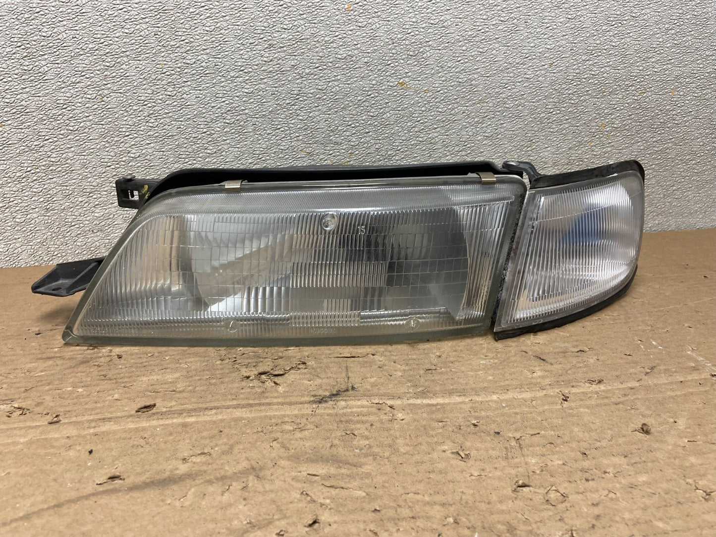 1995 to 1996 Nissan Maxima Left Driver LH Side Headlight Halogen OEM AB4925 DW0
