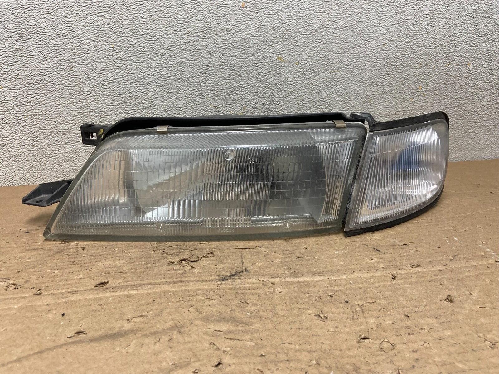 1995 to 1996 Nissan Maxima Left Driver LH Side Headlight Halogen OEM AB4925 DW0