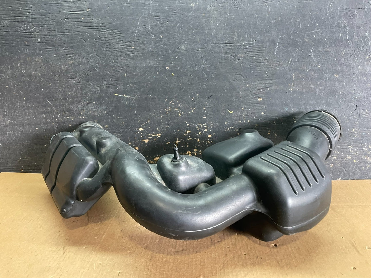 2011 - 2013 Dodge Durango 3.6L Resonator Air Intake Tube Z8223 DG3