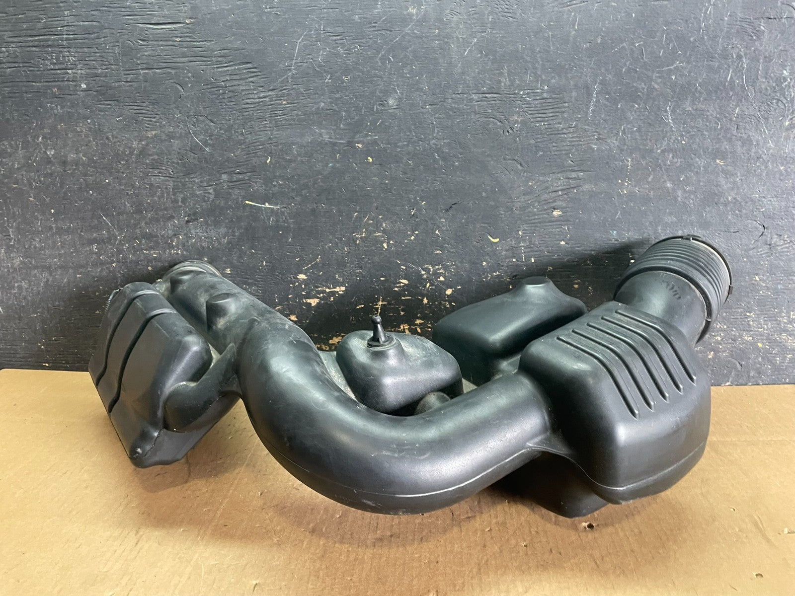 2011 - 2013 Dodge Durango 3.6L Resonator Air Intake Tube Z8223 DG3