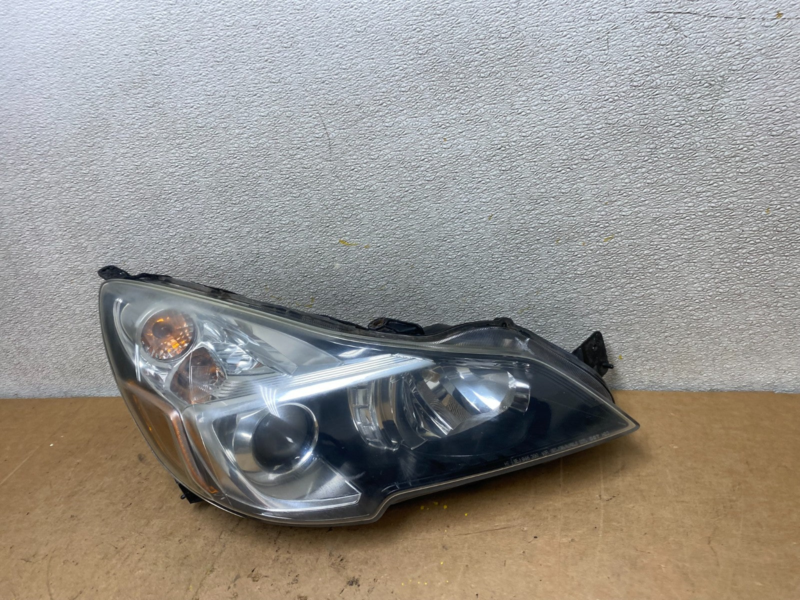 2013 - 2014 Subaru Legacy Outback Right Passenger Headlight X7040 DW1