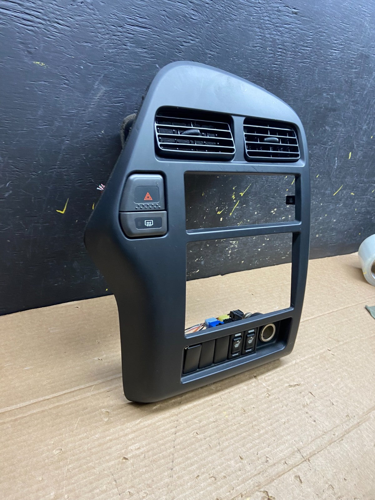1997 - 2000 INFINITI QX4 Center Console Climate Radio Trim Bezel W1683 DG2