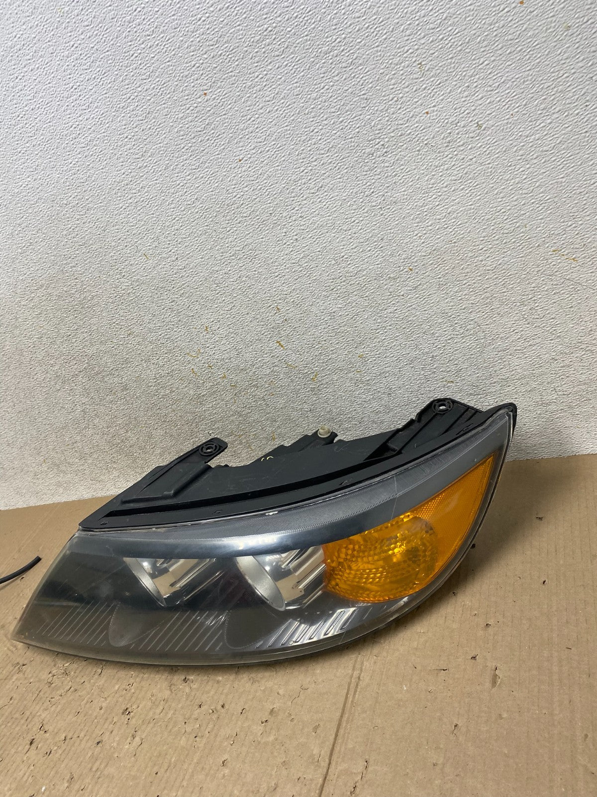 2011 to 2013 Kia Sorento Left Driver LH Side Headlight Halogen AJ1860 LK1