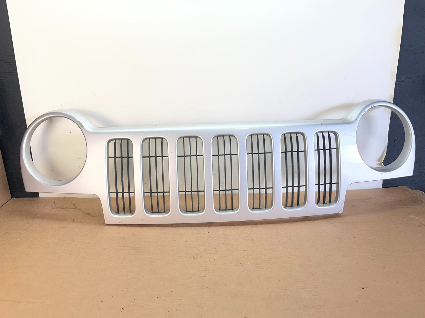 2002 2003 2004 Jeep Liberty Grill Grille Plastic af8756 DG0