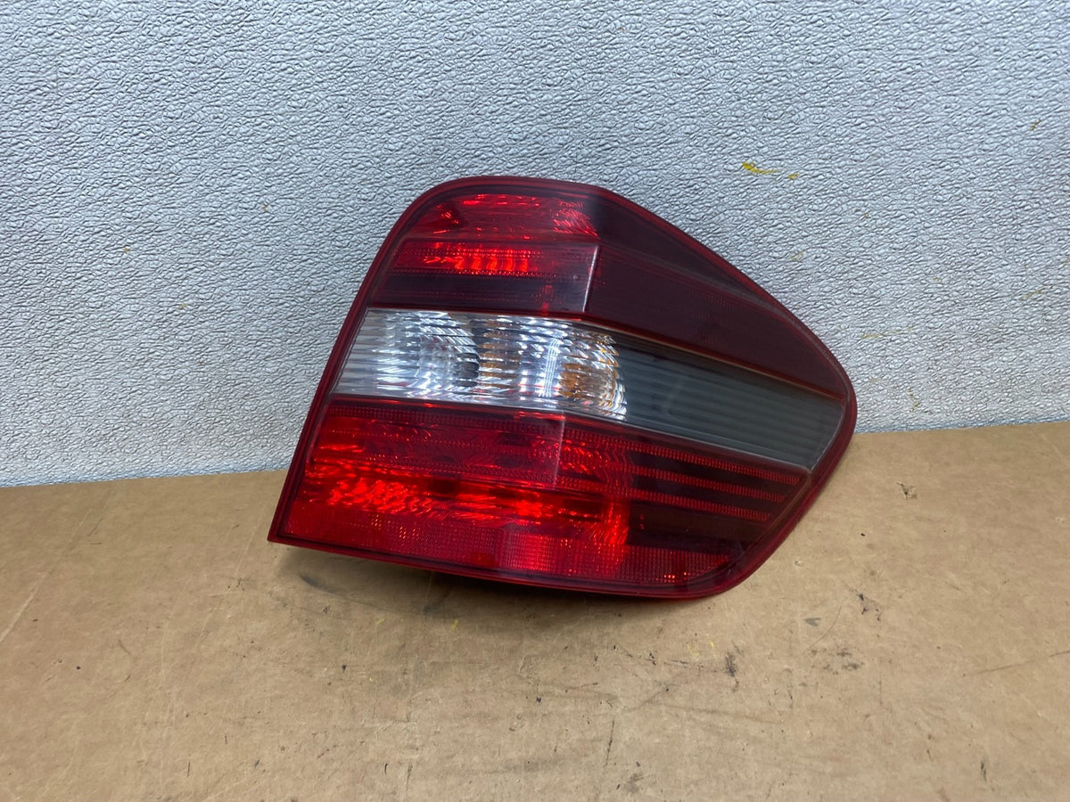 2009 to 2011 Mercedes ML350 ML-Class Right Passenger RH Tail Light X4792 DW0