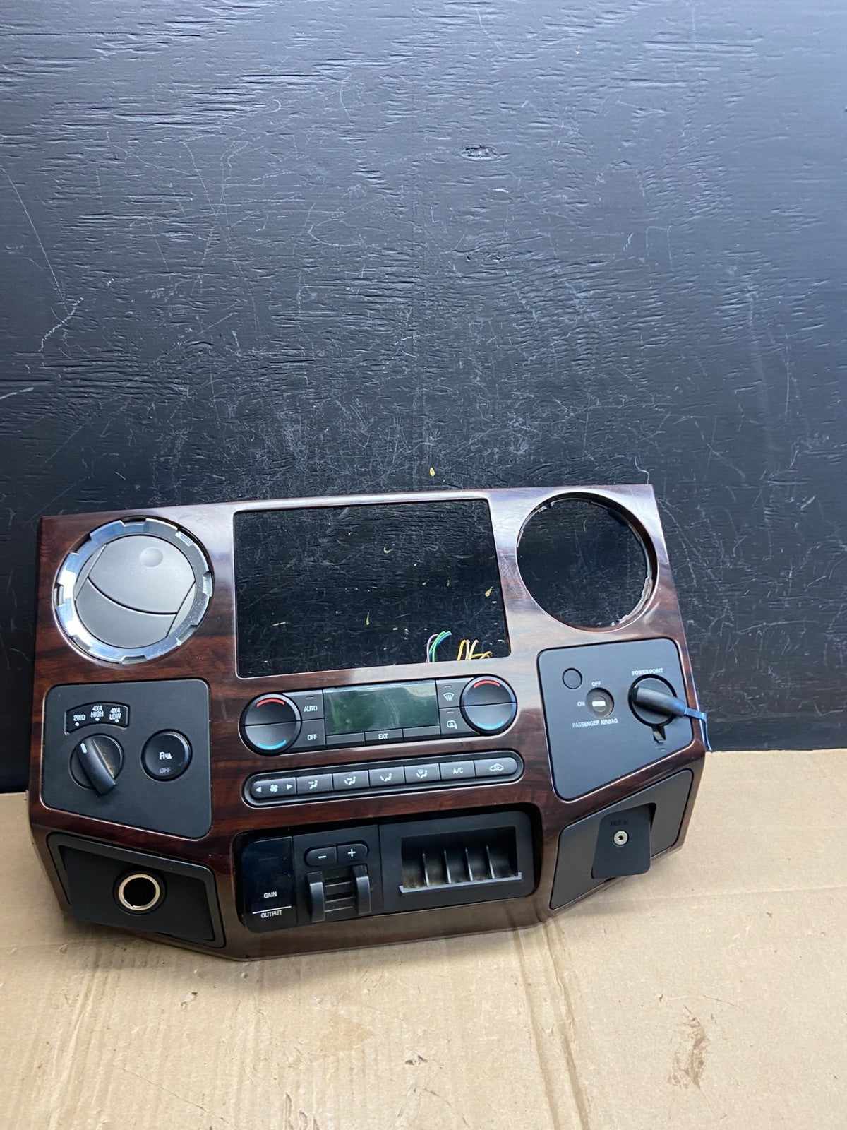 2008-2010 Ford F250 F350 Radio Climate Control Radio Dash Bezel Panel AD7221 DG0