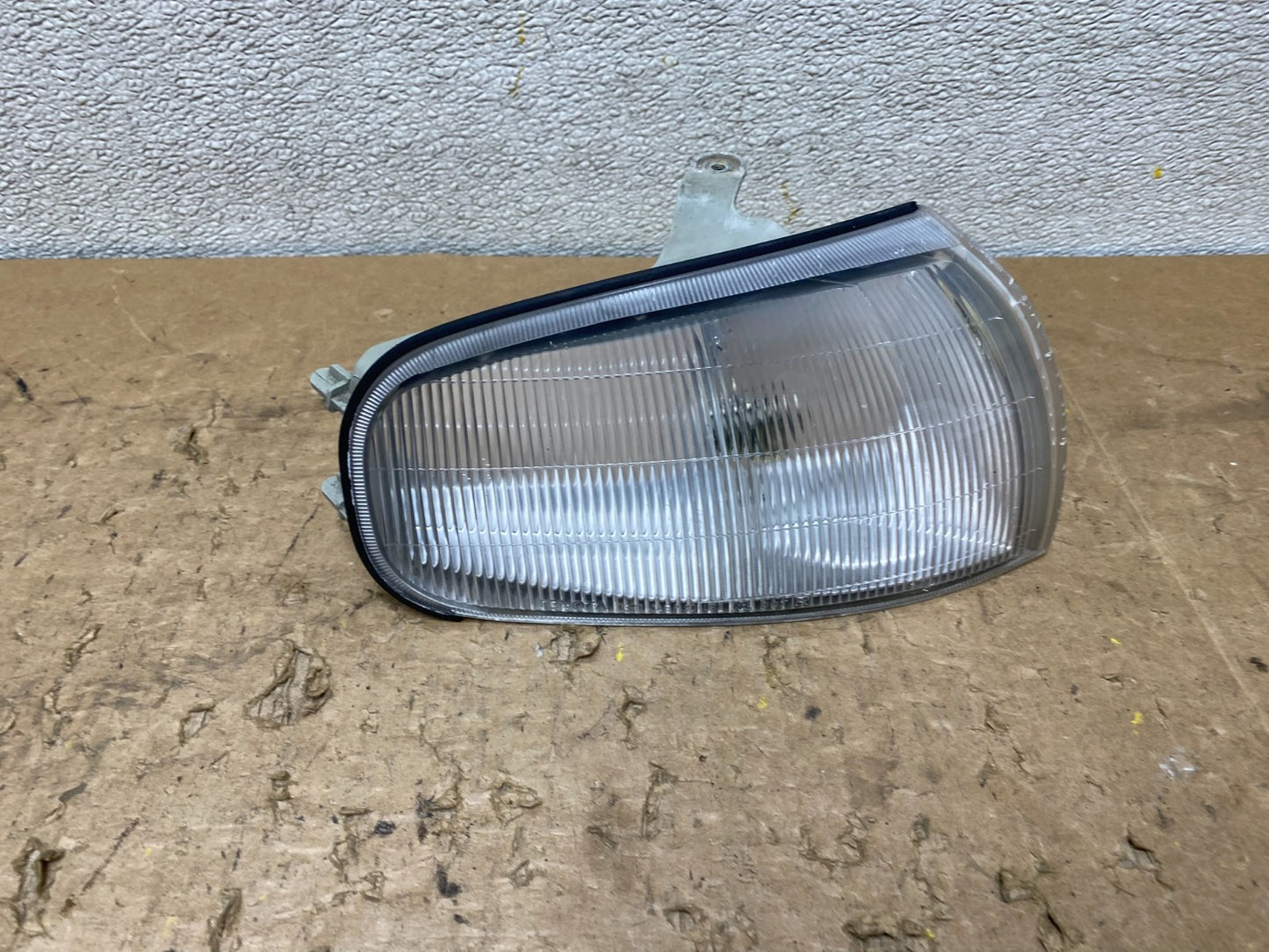 1992 to 1994 Toyota Camry Right Passenger RH Side Turn Signal V8288 DW0