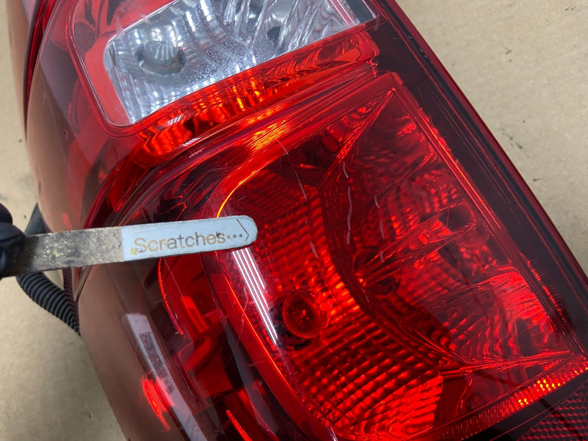 2008-2014 Chevrolet Tahoe Suburban Driver Lh Left Side Tail Light AH4453 DW3