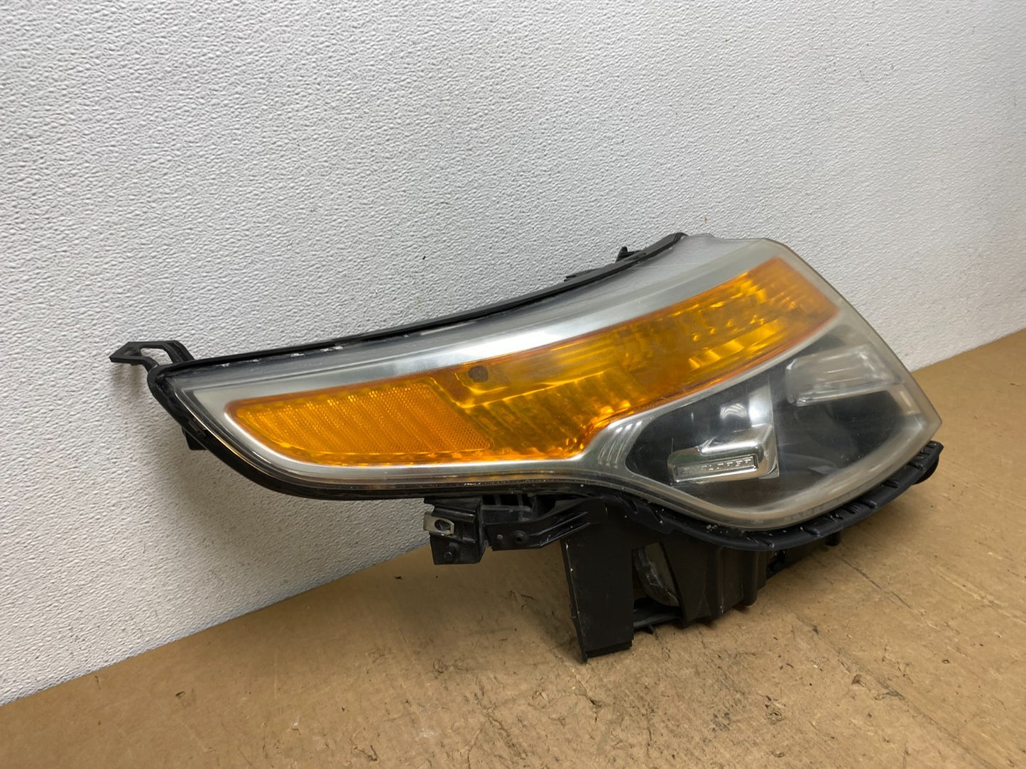 2011 to 2015 Ford Explorer Right Passenger Xenon Headlight AD0712 DW2