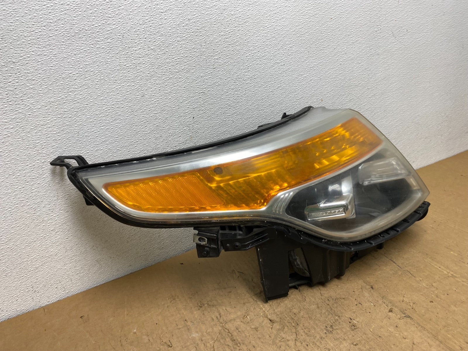2011 to 2015 Ford Explorer Right Passenger Xenon Headlight AD0712 DW2