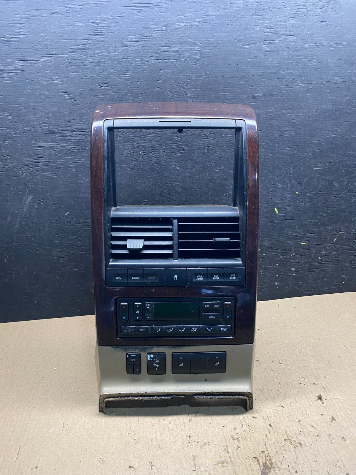 2006 - 2010 Ford Explorer Radio Heater Climate A/C Control Bezel  Trim Q7087 DG0